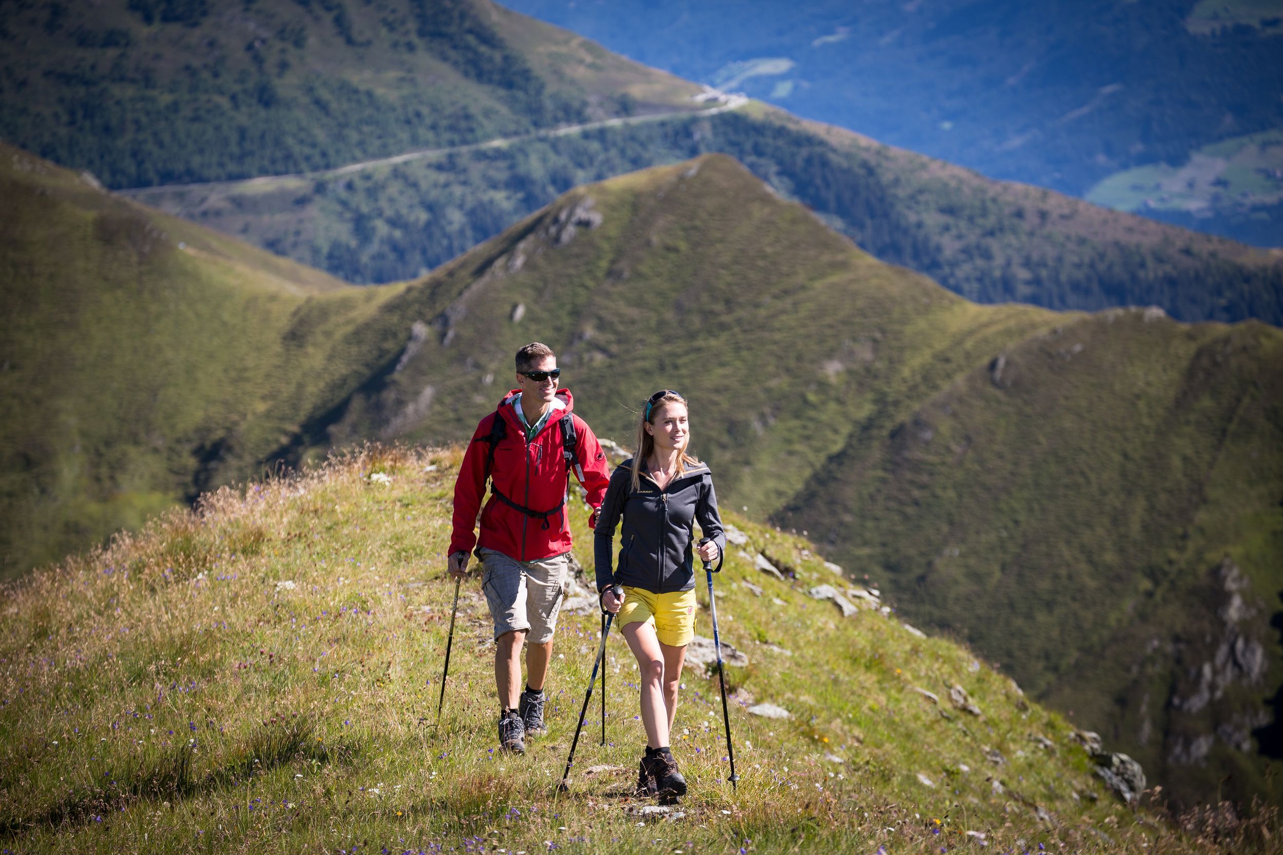 Hiking in the mountains. Нидерланды хайкинг. Хайкинг кёльн. Пхукет хайкинг. Mountaineering Holiday.